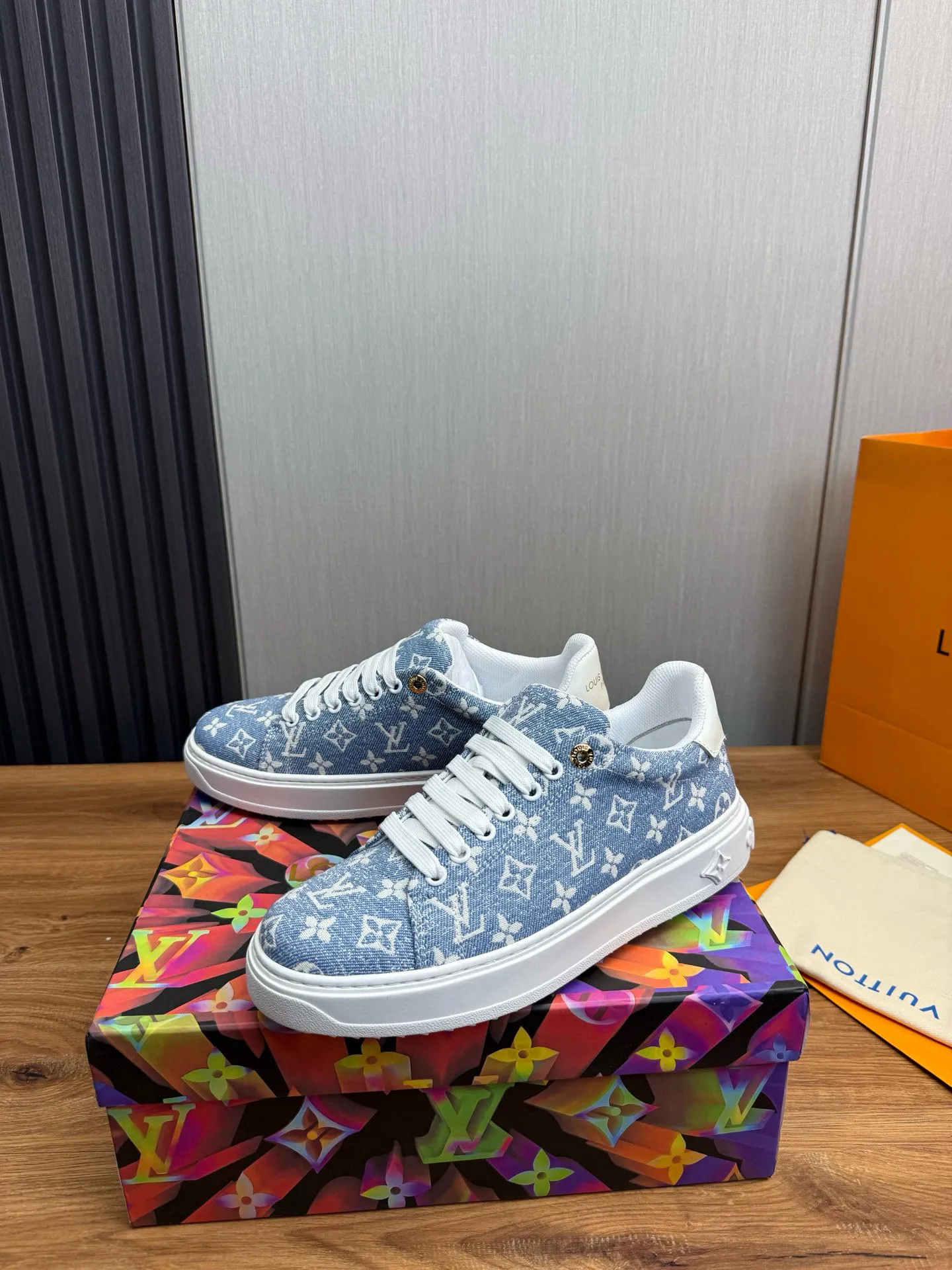 Factory price: 520💰LOUIS VUITTON [Louis VUITTON] The new trendy Lv is on the market🎁, casual and fashionable men's shoes👟The upper is made of imported original fabric + cowhide mesh lining, the original wear-resistant rubber outsole, the version is simple and elegant, exclusive for trendy men. Code number: 38-44, customized 45, 46